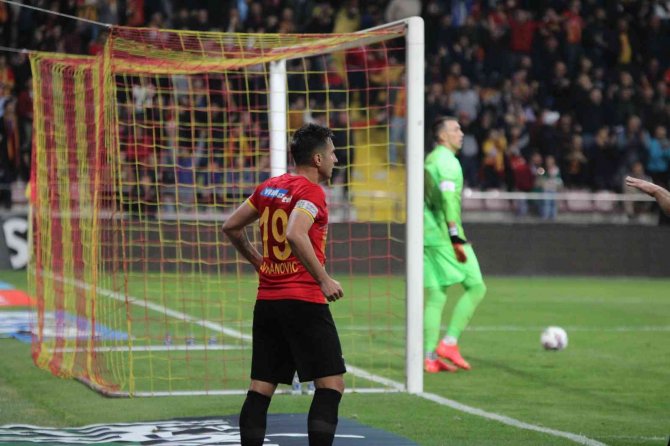 Spor Toto Süper Lig: Kayserispor: 2 - Galatasaray: 0 (İ̇lk Yarı)
