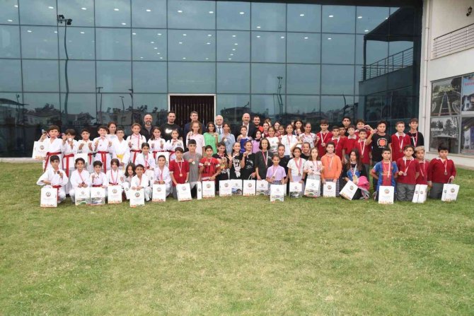 Kuyucak’ta Sporda Başarılı Olan Çocuklar Ödüllendirildi