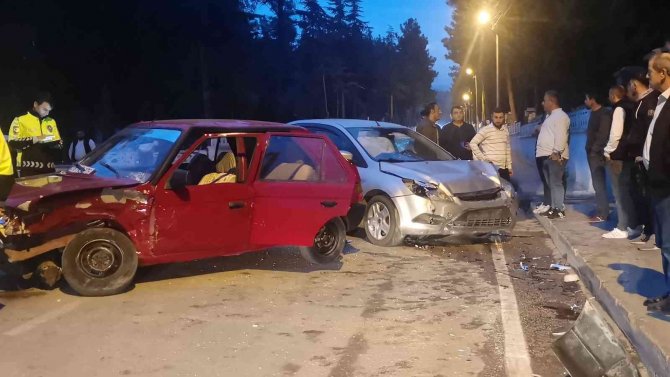 Tokat’ta İki Otomobil Çarpıştı: 5 Yaralı