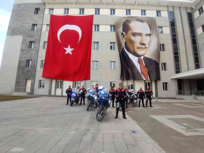 Van’da Motosikletli Polis Timleri Görevde