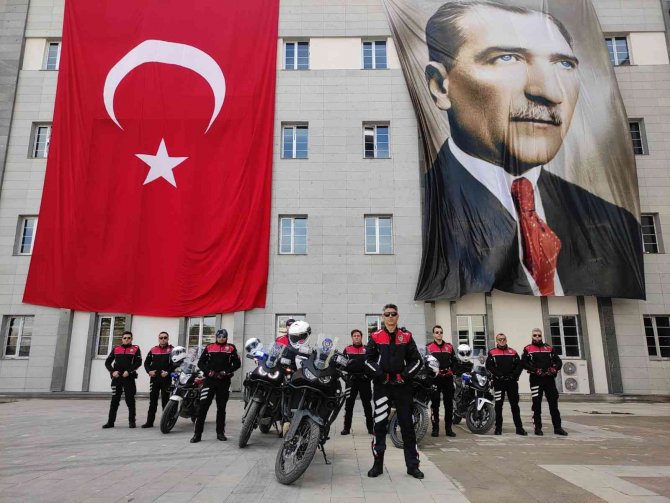 Van’da Motosikletli Polis Timleri Görevde
