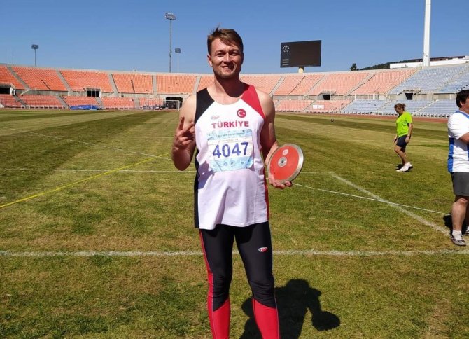 İ̇zmirli Öğretmenden 31. Balkan Masterler Atletizm Şampiyonasında 3 Madalya