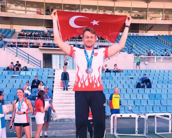 İ̇zmirli Öğretmenden 31. Balkan Masterler Atletizm Şampiyonasında 3 Madalya