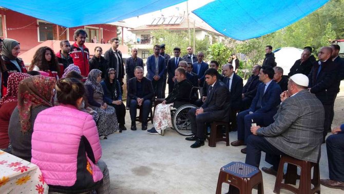 Bakan Bozdağ Maden Şehidinin Başında Kur’an-ı Kerim Okudu