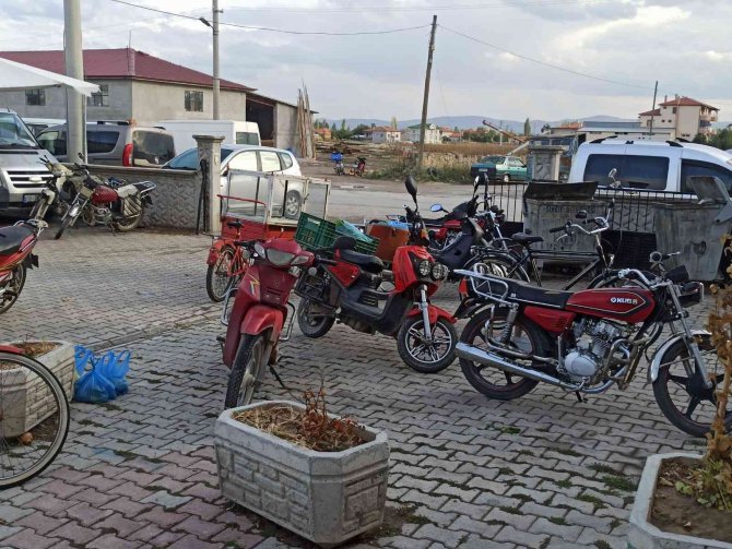 Zabıta Karakolunun Önüne Park Ettiği Motosikleti Çalındı