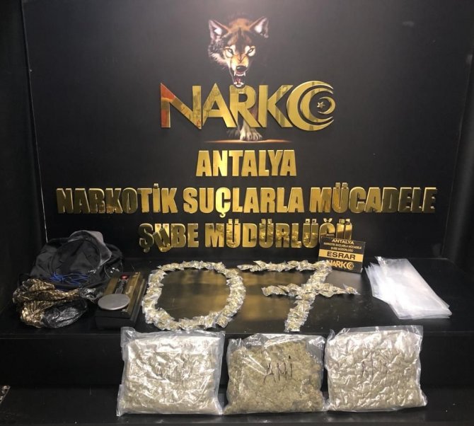 Antalya’da 9 Kilo Esrarın Şehre Girmesi Engelledi