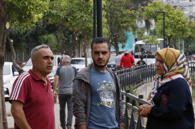 Adana’da Otomobil Sulama Kanalına Düştü, Sürücü Halatla Kurtarıldı
