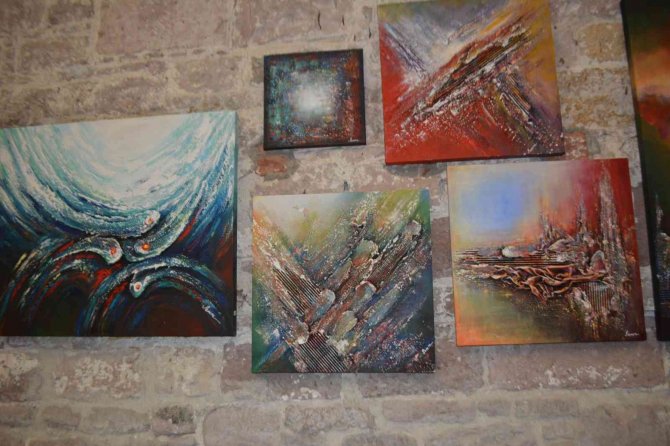 Atık Malzemelerle Yapılan Eserler Öğrencilere Burs Olacak