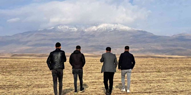 Süphan Dağı Beyaz Gelinliğini Giydi