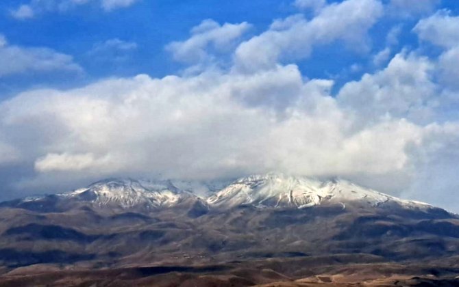 Süphan Dağı Beyaz Gelinliğini Giydi