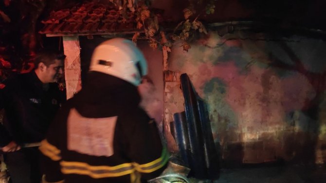 Bucak’ta Ağıl Yangını Korkuttu