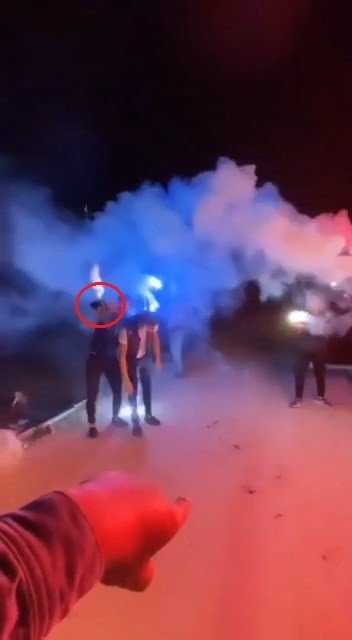 Asker Konvoyunda Yarı Otomatik Silah Ve Tabancalarla Dehşet Saçarak Böyle İlerlediler