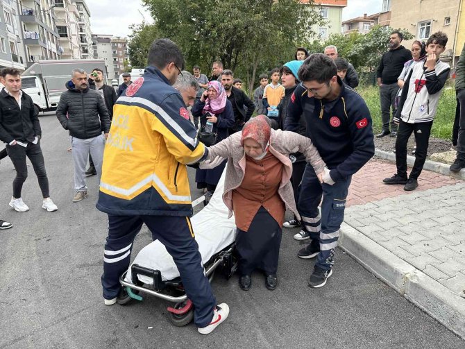 Sultanbeyli’de İki Ticari Araç Çarpıştı: 4 Yaralı