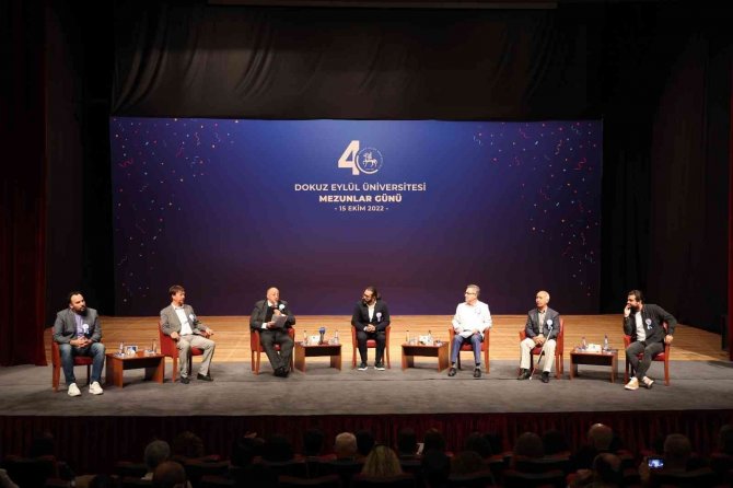 Deü, Mezunları Bir Araya Getirdi