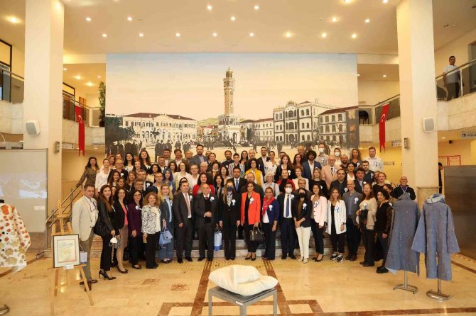 Deü, Mezunları Bir Araya Getirdi