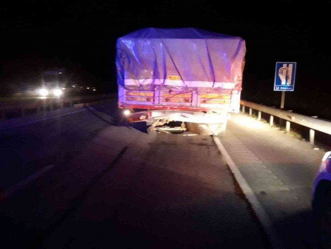 Amasya’da Minibüsün Tıra Çarptığı Kazada Sürücü Ve Eşi Hayatını Kaybetti