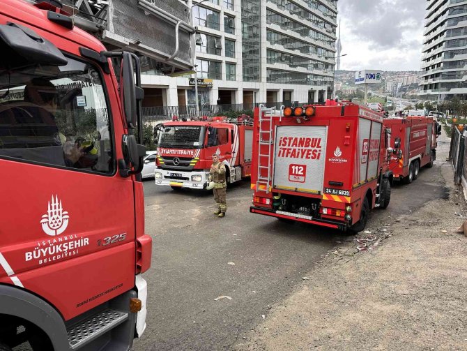 Kadıköy’de Alevlere Teslim Olan Rezidansta Yeniden Yangın Çıktı