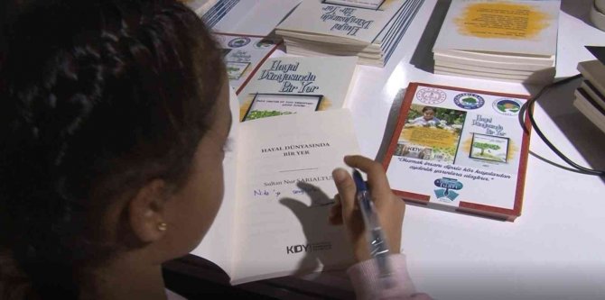 Kitap Fuarının En Küçük Yazarı