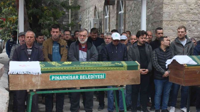 Kırklareli’nde Ormanlık Alanda Ölü Bulunan İki Arkadaş Toprağa Verildi
