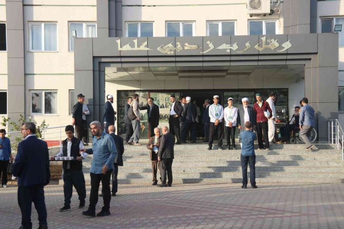 Taliban Sözcüsü Mücahid: “Afganistan’da Şu Anda Savaş Durmuş Ve İşgalci Güçler Çıkartılmıştır”