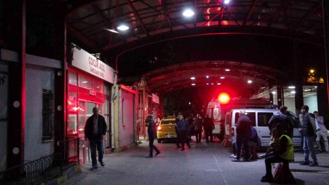 İ̇zmir’de Trafikte Yol Verme Kavgası: 2’si Ağır 4 Yaralı
