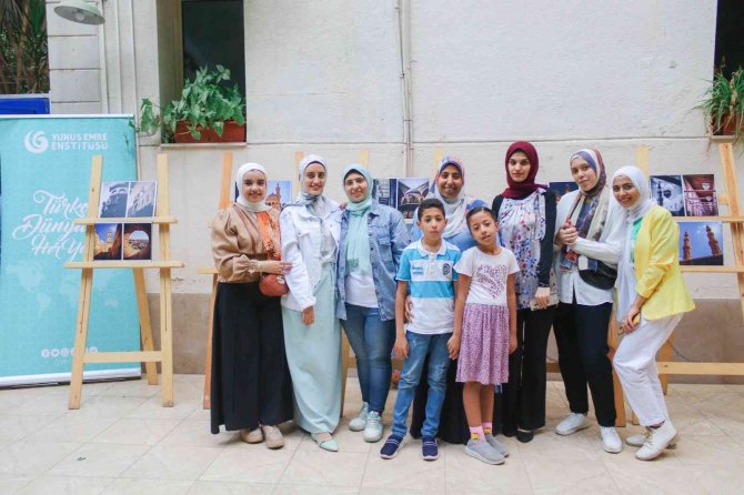 Mısırlı Gençler Türk Eserlerinin Fotoğrafını Çekmek İçin Kulüp Kurdu