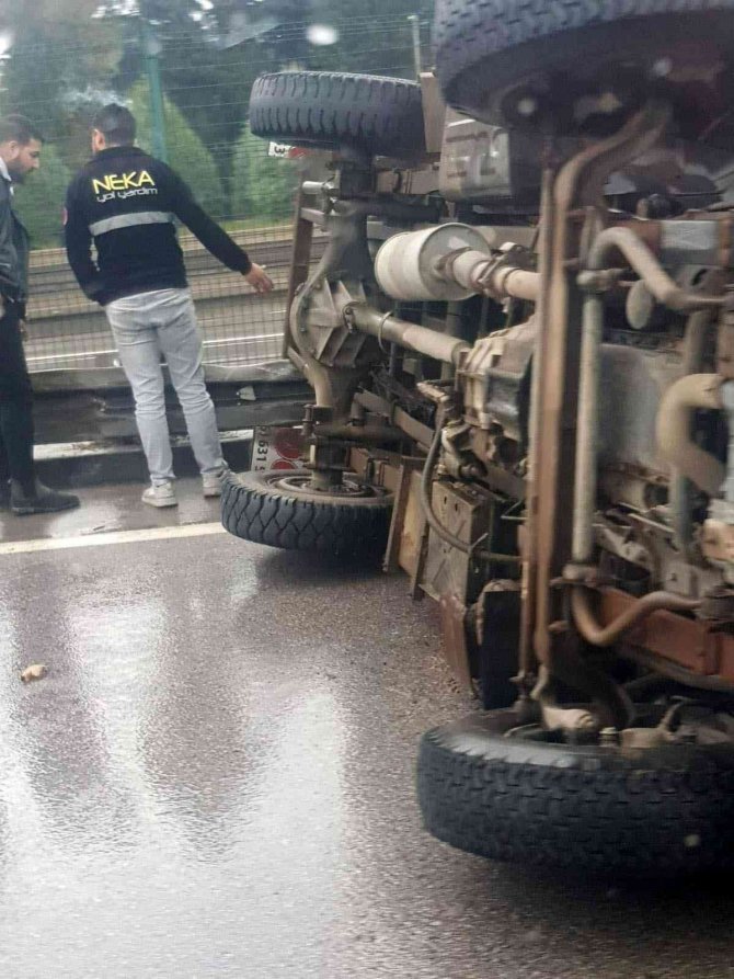 D-100’de Kaza Yapan Kamyon Yan Yattı