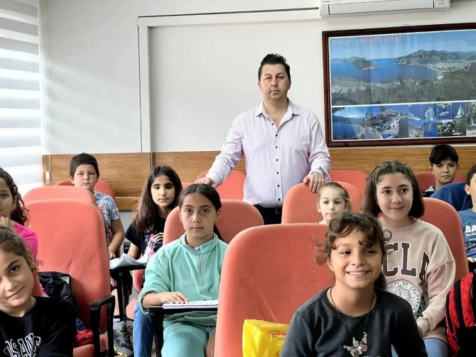 Marmaris Esnaf Ve Sanatkarlar Odasından Üyelerinin Çocuklarına Anlamlı Hizmet