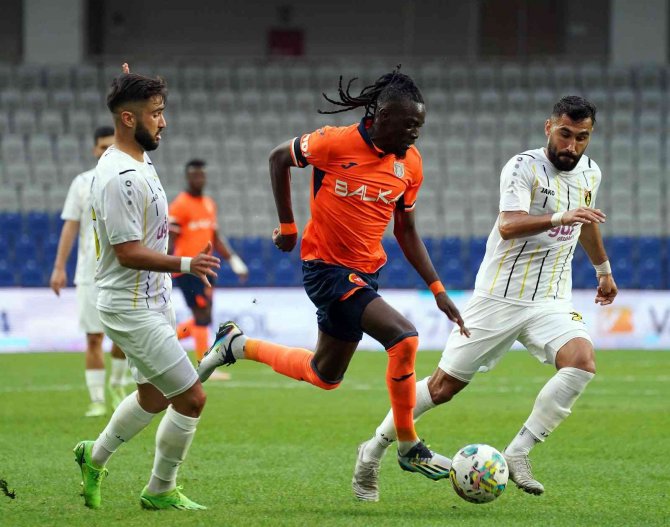 Spor Toto Süper Lig: Medipol Başakşehir: 1 - İ̇stanbulspor: 0 (İ̇lk Yarı)
