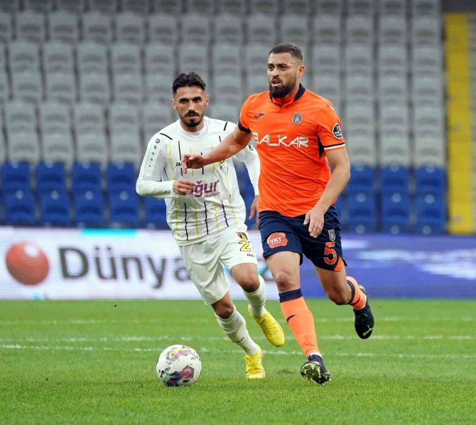 Spor Toto Süper Lig: Medipol Başakşehir: 1 - İ̇stanbulspor: 0 (İ̇lk Yarı)