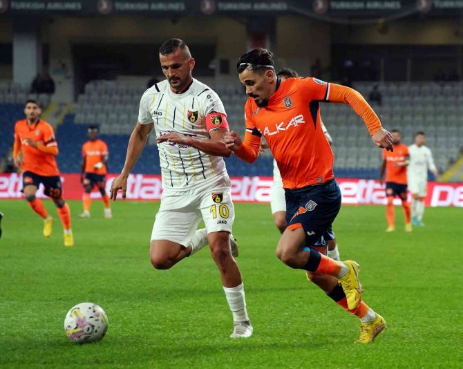 Spor Toto Süper Lig: Medipol Başakşehir: 2 - İ̇stanbulspor: 0 (Maç Sonucu)