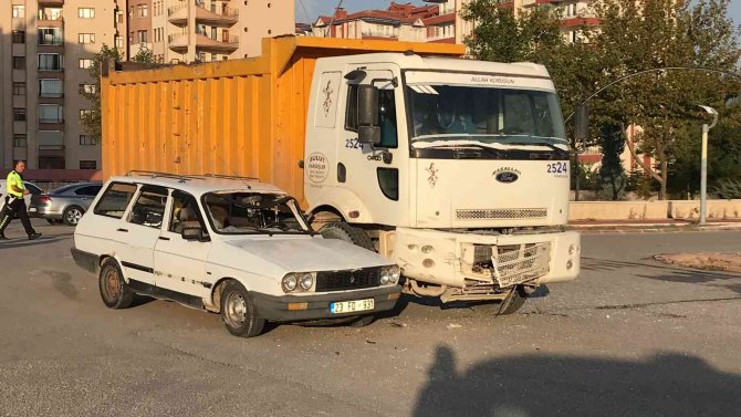 Elazığ’da Trafik Kazası: 2 Yaralı