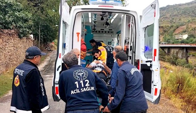Kontrolden Çıkan Minibüs Şarampole Düştü: 2 Ağır Yaralı
