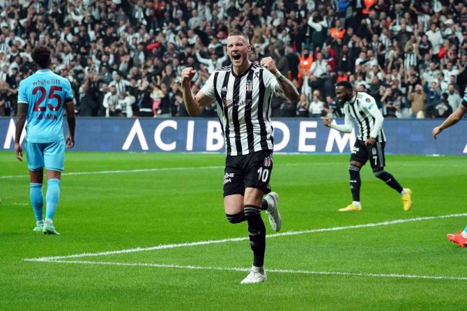 Spor Toto Süper Lig: Beşiktaş: 1 - Trabzonspor: 2 (İ̇lk Yarı)
