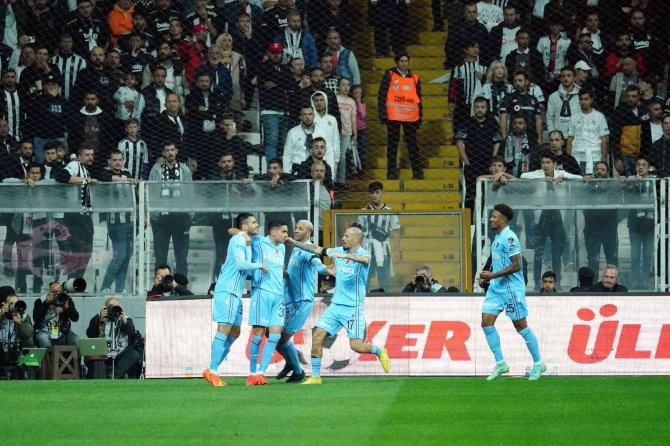 Spor Toto Süper Lig: Beşiktaş: 0 - Trabzonspor: 1 (Maç Devam Ediyor)