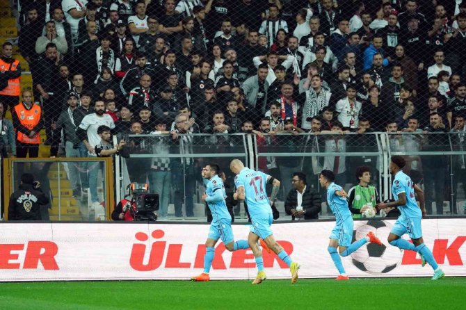 Spor Toto Süper Lig: Beşiktaş: 0 - Trabzonspor: 1 (Maç Devam Ediyor)