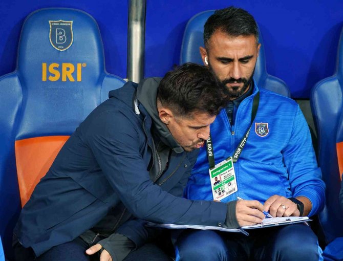 Spor Toto Süper Lig: Başakşehir: 0 - İ̇stanbulspor: 0 (Maç Devam Ediyor)