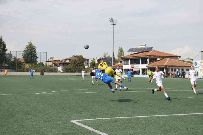 4 Kırmızı Kartın Olduğu Karşılaşma 2-2 Sona Erdi