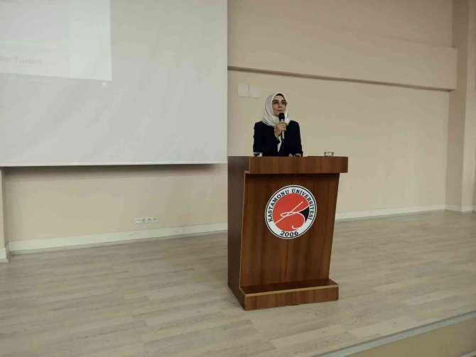 Tosya’da Üniversite Öğrencilerine ’Kadına Yönelik Şiddetle Mücadele’ Konferansı