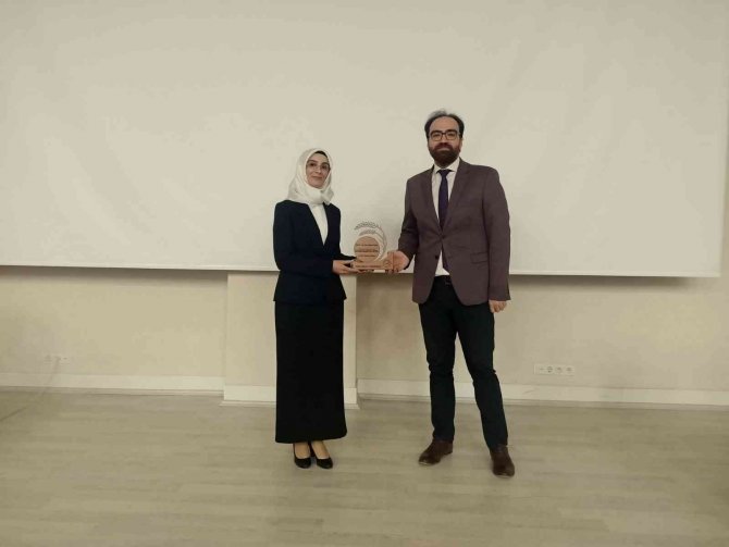 Tosya’da Üniversite Öğrencilerine ’Kadına Yönelik Şiddetle Mücadele’ Konferansı