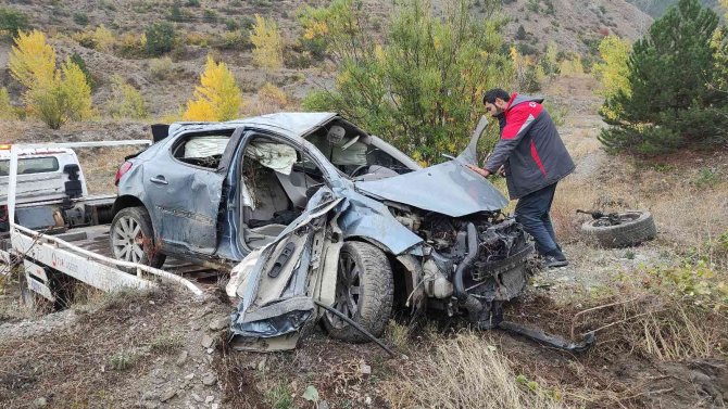Kastamonu’da İki Otomobil Şarampole Uçtu: 1 Ölü, 1 Yaralı