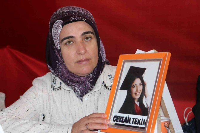 Evlat Hasreti Çeken Anne, Hdp’nin Kızının Üzerinden Elini Çekmesini İstedi