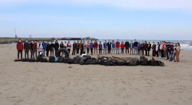 Türkeli’de Çevre Bilinci İçin Atıklardan Ağaç Figürü