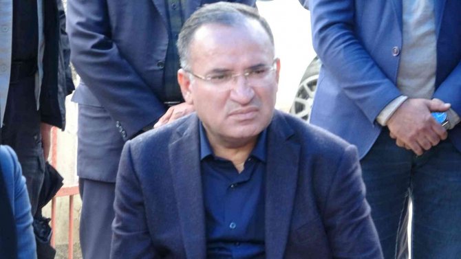 Bakan Bozdağ Maden Şehidinin Başında Kur’an-ı Kerim Okudu