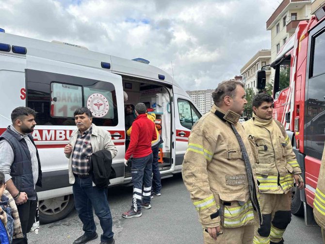 Sultanbeyli’de İki Ticari Araç Çarpıştı: 4 Yaralı