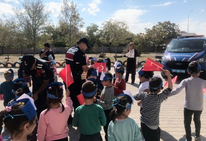 Trafik Jandarmasından Miniklere Trafik Eğitimi
