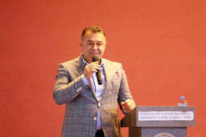 Alanya Belediye Başkanı Yücel, Öğrencilerle Bir Araya Geldi