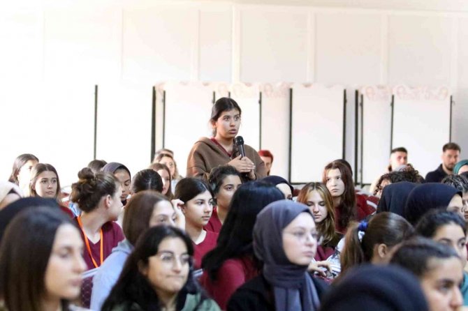 Alanya Belediye Başkanı Yücel, Öğrencilerle Bir Araya Geldi