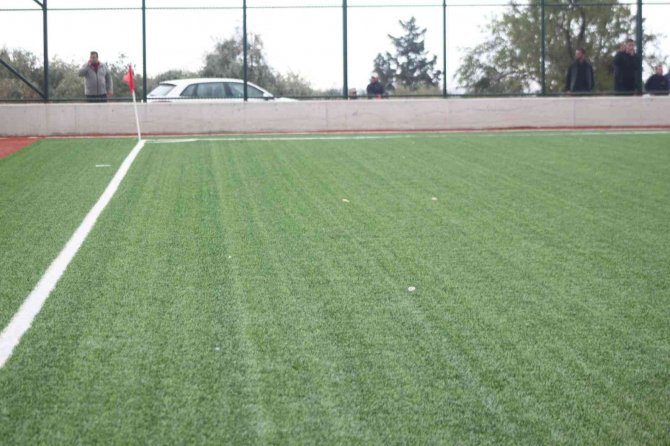Kadın Futbolunda Holigan Terörü: Sahayı Ve Tribünleri Taşladılar