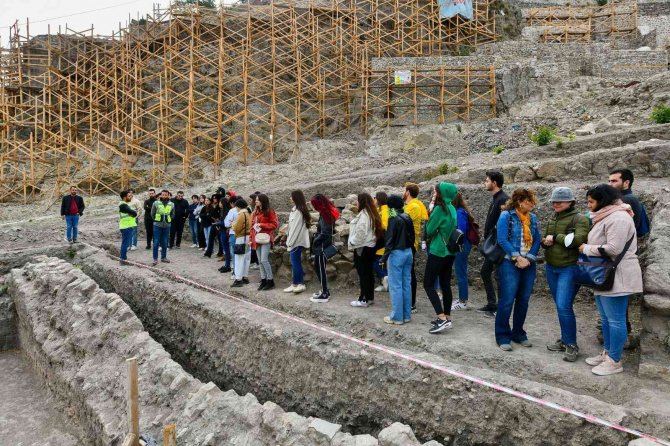 Antik Roma Tiyatrosu’nun Kapıları Başkentli Öğrenciler İçin Açıldı